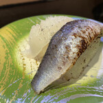 回し寿司 活 活美登利 - 炙りイワシ・エンガワ（塩）@170円