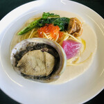 レストラン・キハ - パスタにはアワビ、イクラ、ホタテ