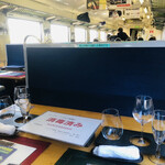 レストラン・キハ - 席は横並びです。コロナ対策してあります