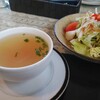 器＆カフェレストラン遊 - コンソメスープとサラダ
