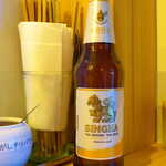 Toukyou Kaosoi - シンハービール（￥700）。苦味は強くないが、なかなかのコクを感じる