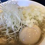 のじじ - 煮干中華そばnormal＋煮卵＋玉ねぎUP（アップ）