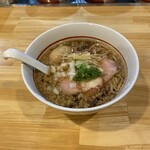 川の先の上 - モチ豚背脂～麺 室井風（900円）＋味玉（100円）