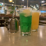 マヅラ喫茶店 - クリームソーダとミックスジュース