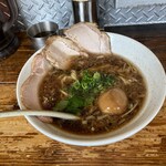 啜磨専科 - 背脂～麺 燕三条風」（900円）＋味付玉子（100円）