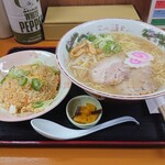 ラーメン幸雅 - 2020年11月　なつ旨ラーメン大盛チャーハンセット（1070円）