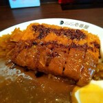 カレーハウス ＣｏＣｏ壱番屋 - 卓上の福神漬けとソースでチェーンナップです。