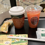 TULLY'S COFFEE - 相方はもちろんコーヒー、私はブラッドオレンジジュースとスイートポテトを…