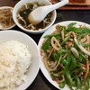 陽理珠 - 青椒肉絲はご飯とスープ お漬物がついてボリュームたっぷり