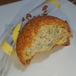 おかしのまつとく - ゴマシュー 150円
      ゴマが良い感じ。 甘さ控えめ