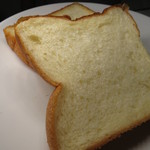 ブラフベーカリー - 【再訪３】ブラフブレッドは、切ってもらえます！