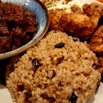 栄夏 - 唐揚げカレーライスのアップ