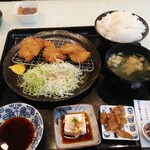 Satsuma Bokke Mon - お昼の日替わり定食黒鶏チキンカツ定食（鹿児島産）ご飯大盛り