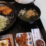 Satsuma Bokke Mon - お昼の日替わり定食黒鶏チキンカツ定食（鹿児島産）ご飯大盛り