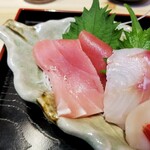 小松水産の海鮮丼 - 中とろ