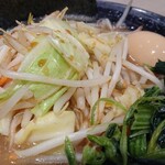 横浜家系ラーメン 蓮 - 野菜がたっぷり♪