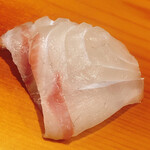 鮨 あらい - 明石の真鯛。深い熟成ではなく、ちょうど食べごろか