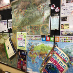 たんぽぽ - 外国から来られたお客さん達は、店内の世界地図に自分が住んでいる箇所へマークシールを貼って帰られます。