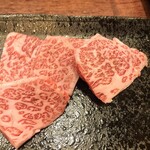 焼肉しょう - 黒毛和牛特撰上カルビ　¥1800
            （重ね重ね…食べかけでスミマセン）