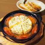 Camembert cheese and tomato Ajillo
