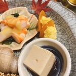 浅草じゅうろく - 海老と生帆立の酢味噌、唐墨、胡麻豆腐