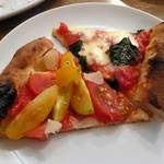 エンボカ - 夏トマト（4種類のトマト、ガーリックオイル）　＆　マルゲリータ（トマトソース、モッツァレラ、バジル）