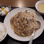 豫園飯店 - 焼きビーフン+白飯　スープと杏仁はサービス