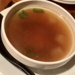 Khuan Jai - 鶏肉のタイバジル炒め(ガパオ)のセット
      スープ