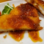 Shokudou Sakaba Torikatsu - 自家製ソースをかけると最高！