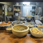 田吾作 - 大皿の種類はたくさん。