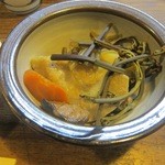 田吾作 - 大皿料理を少しづつ取り分けて頂きました。