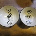 田吾作 - こちらもオリジナルのおちょこで頂きます。