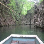 田吾作 - 舟に乗って滝つぼを見に行くことができますよ。