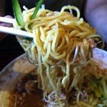 中華料理 なるたん - 麺持ってみました。