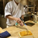 魚の中俣 - 雲丹箱 北海道函館 炙り中！