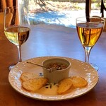 プティレストラン グーテ - 豚のリエットとグラスワイン白&ゼロイチ