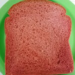 プチ エクレア - 料理写真:ビーツの食ぱん。