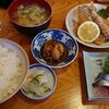 香海 - 料理写真:本日のランチ 刺し身盛り合わせ＆イワシフライ