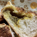 メゾン ムラタ - キーマチーズカレーぱん ¥200