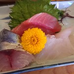 香海 - ランチ 刺し身盛り合わせ