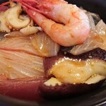 香海 - 海鮮丼 アップ カンパチ、マグロ、タコ、甘エビ、つぶ貝