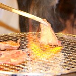 141704409 - 上質な牛肉を、かんてき(七輪)で焼き上げ特製のタレで！