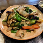 Itsumon Toko - 野菜炒め、野菜たっぷりで肉も多い。
                        やや濃いめの味付け。