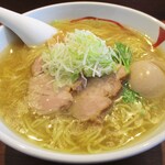 麺屋こうじろう - 鶏煮干し味玉 塩らーめん 880円 + 大盛り 100円 ＝ 980円（税込）。　　　　　2020.11.26