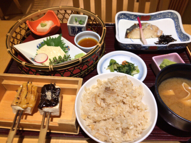 Toufuryourikichiza 新宿 豆腐料理 油豆腐料理 食べログ 简体中文