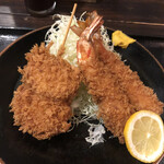 とんかつ専門 かつ一 - 海老フライ単品(玉ねぎ串付き) 2本　1,650円