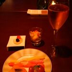 パレスホテル東京 クラブラウンジ - ジュースとカナッペ