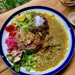 ニモ アルカモ - 山椒と黒胡椒のブラックキーマカレーと、浅利と鰹の和出汁カレー。