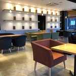 芋屋金次郎 - カフェ内観