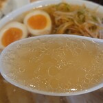 青竹手打ちラーメン 大和 - スープ